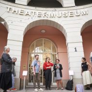 Empfang Theatermuseum, i. d. Mitte: Dr. Sascha Förster, Dr. Franziska Wilmsen, Dr. Susanne Ristow,"Kunst und Care", Foto: Constantin Ranke