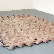 Brigitte Dams, Carpet Trap, 2003, Feuerwehrschläuche, 325 × 330 × 15 cm